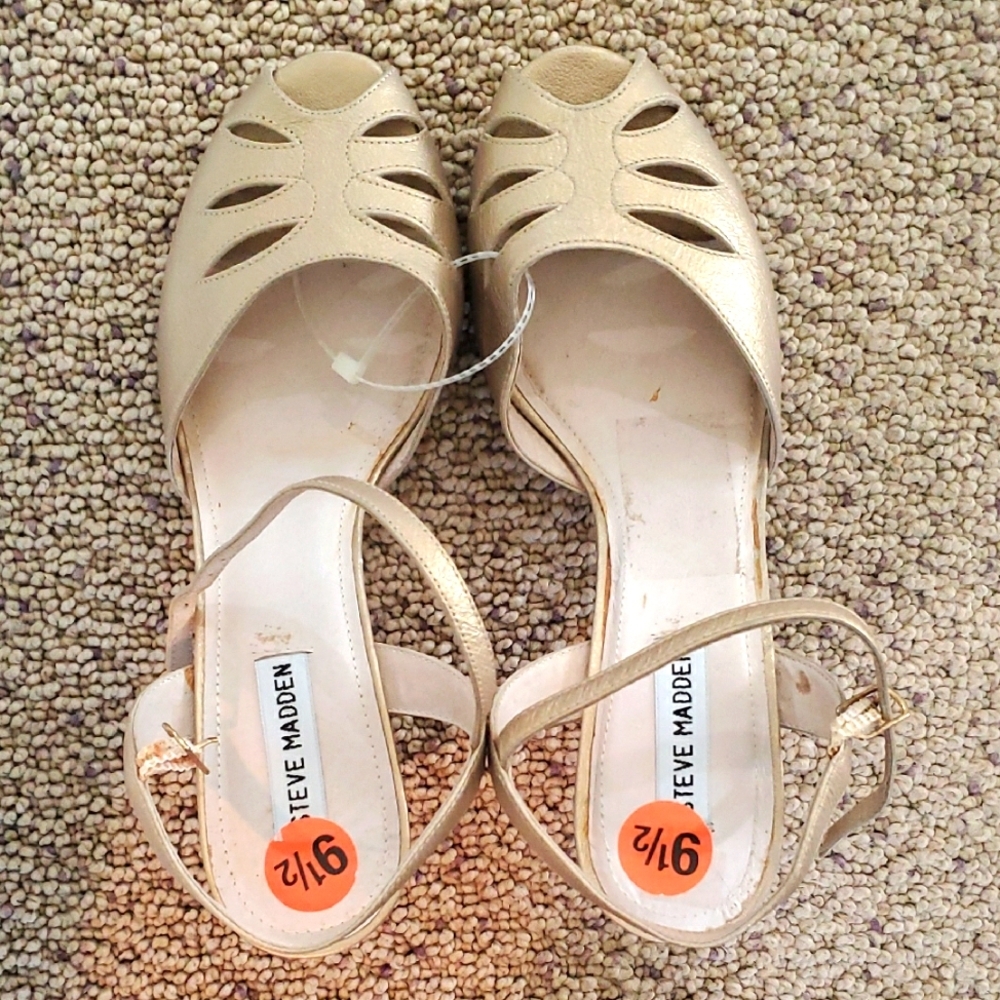NWT Steve Madden Women's Gold Strappy Heals Sandals Sz9.5